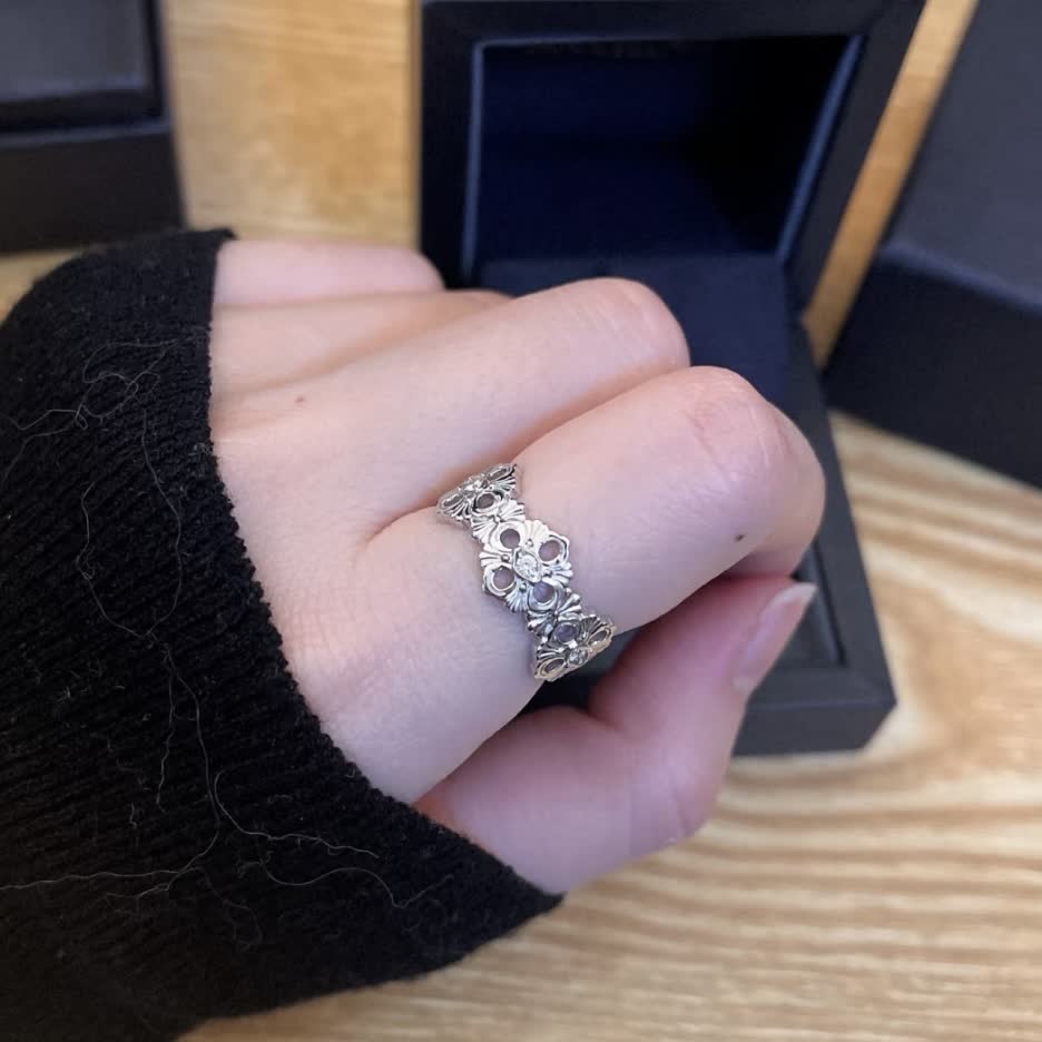 Van Cleef & Arpels Floral Diamond Ring